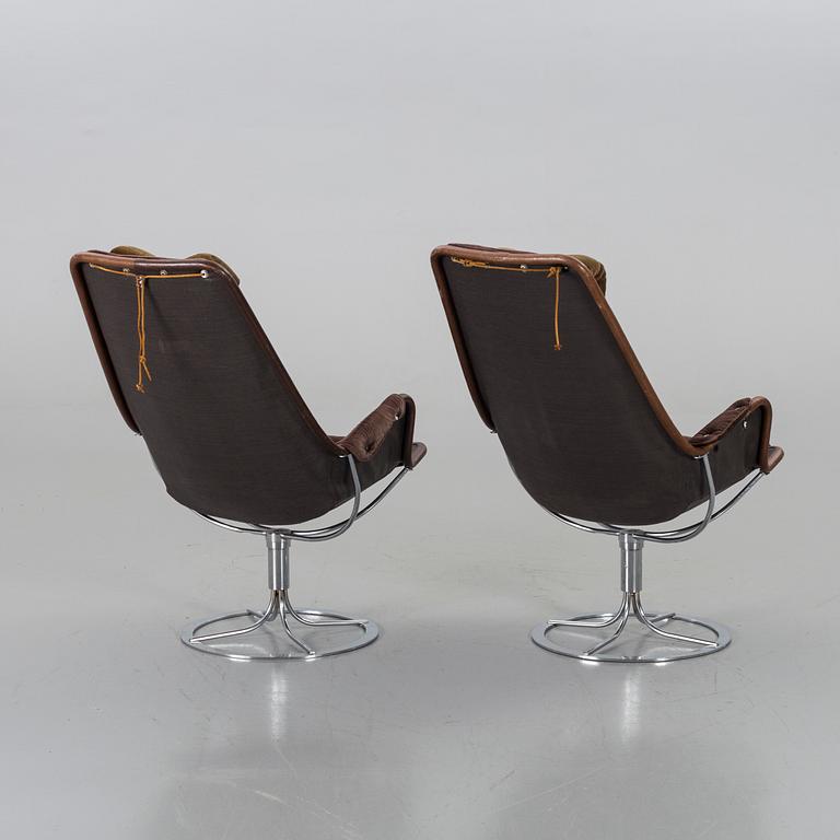 BRUNO MATHSSON, a pair of "Jetson" loungechairs.