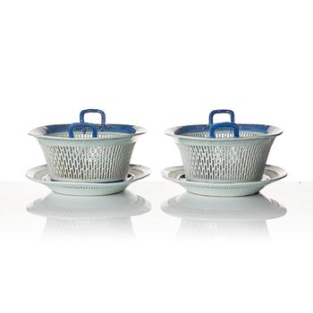 A pair of blue and white chesnut baskets, Qing dynasty, Qianlong (1736-95).