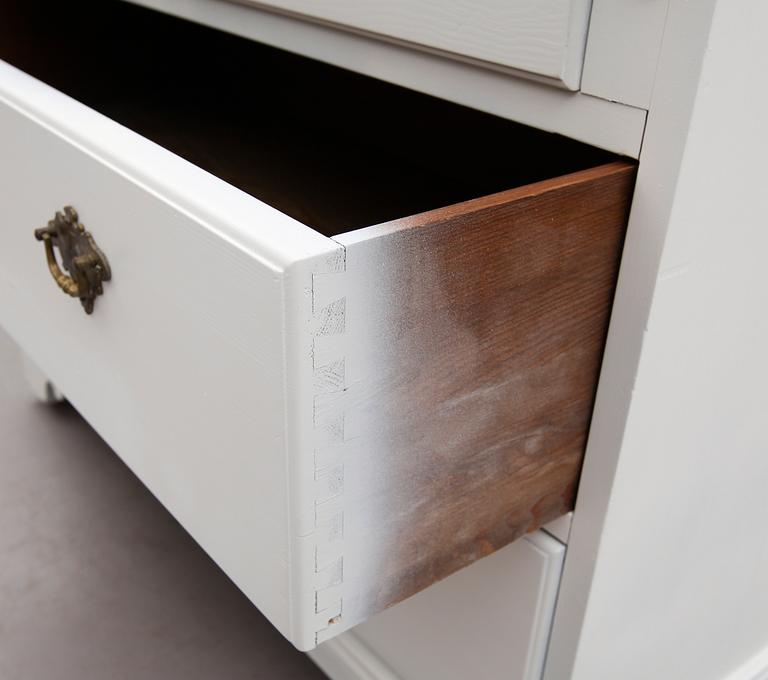 SKÅP, rokokostil, 1900-talets andra hälft.