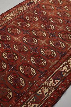 Matto, an antique Yomoud khali (main carpet), ca 244-249,5 x 172,5-174,5 cm.