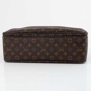 Louis Vuitton,.
