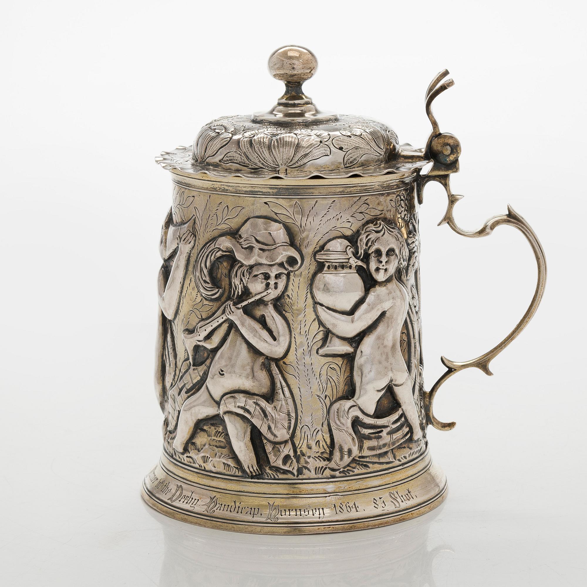 A sterling silver tankard, maker's mark of John Langlands I och John Goodrick, Newcastle, 1755/56.