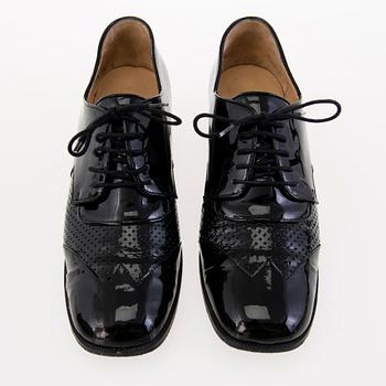 CHANEL Black Patent Leather Brogue Lace-up shoes in size 39.