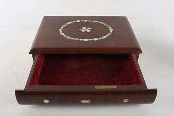 SKRIN och ASK MED LOCK, 1800/1900-tal.