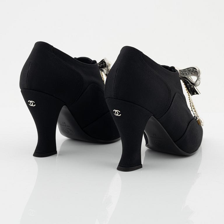 Chanel, a pair of pearl and strass bow pumps, size 37.