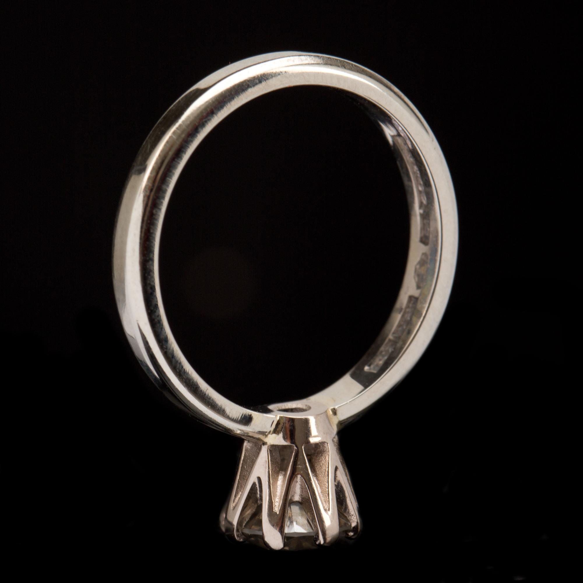 RING, 18k, briljantslipad diamant ca 1,00ct. Vikt ca 4,5g.