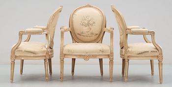 KARMSTOLAR, tre stycken. Gustavianska stockholmsarbeten, 1700-talets slut.