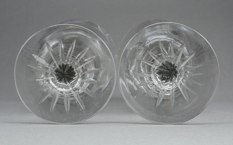 POKALER, ett par, slipat glas, tidigt 1900-tal, troligen Sverige.