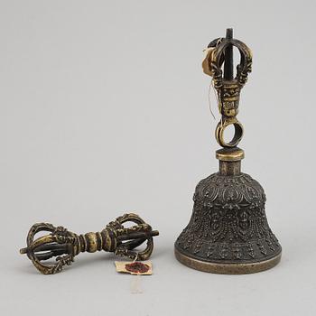 A Tibetan bronze bell/ghanta and vajra, 19th century.