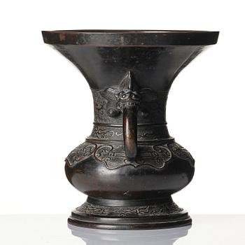 A large archaistic bronze vase, Zhadou, Qing dynasty.