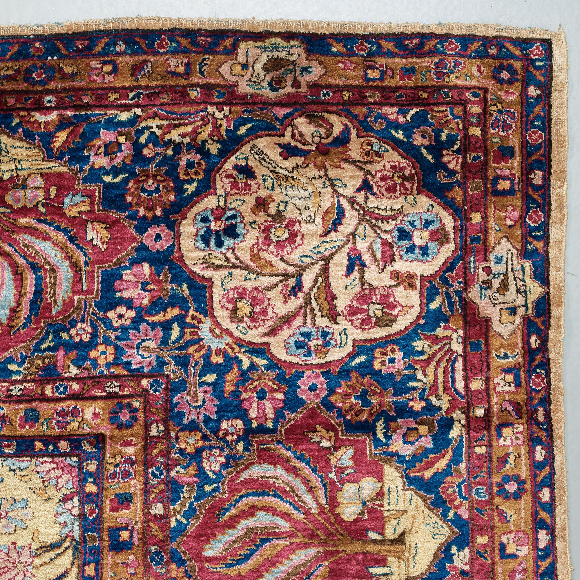 CARPET. Semi-antique Silk Kashan. 428 x 315,5 cm.