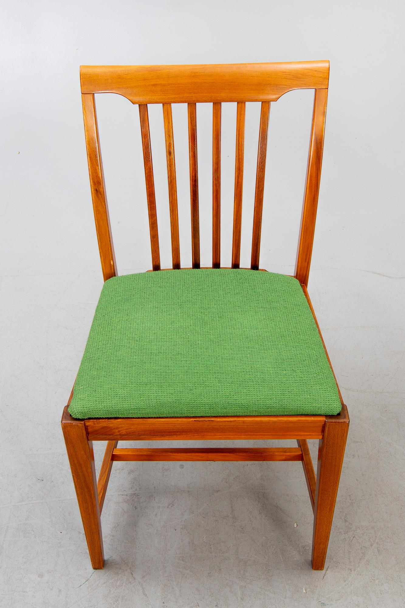 Svante Skogh, a set of sex chairs from Vindö Balder möbler, Vaggeryd, second half of the 20th century.