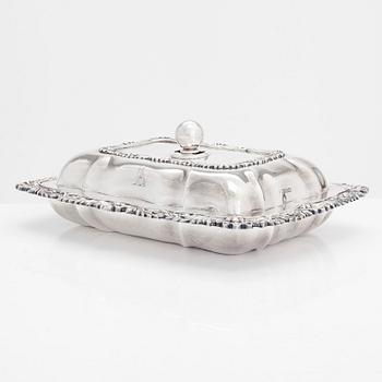 A William IV sterling silver entrée dish, maker's mark of Joseph Angell I & John Angell,  London 1834.