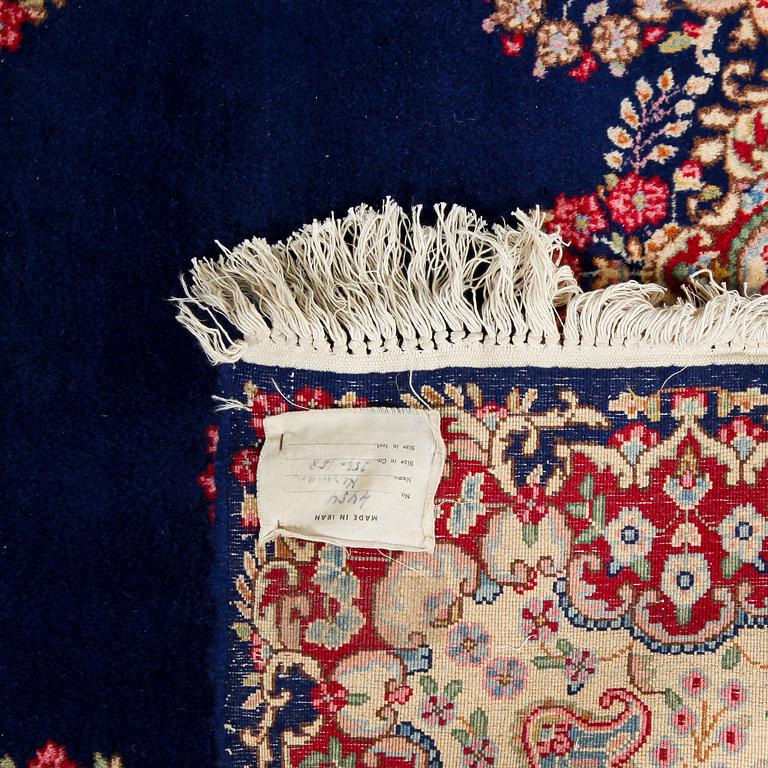 MATTA, Kirman, 1900-talets andra hälft. Ca 255 x 155 cm.