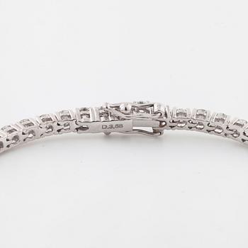 A brilliant cut diamond bracelet.