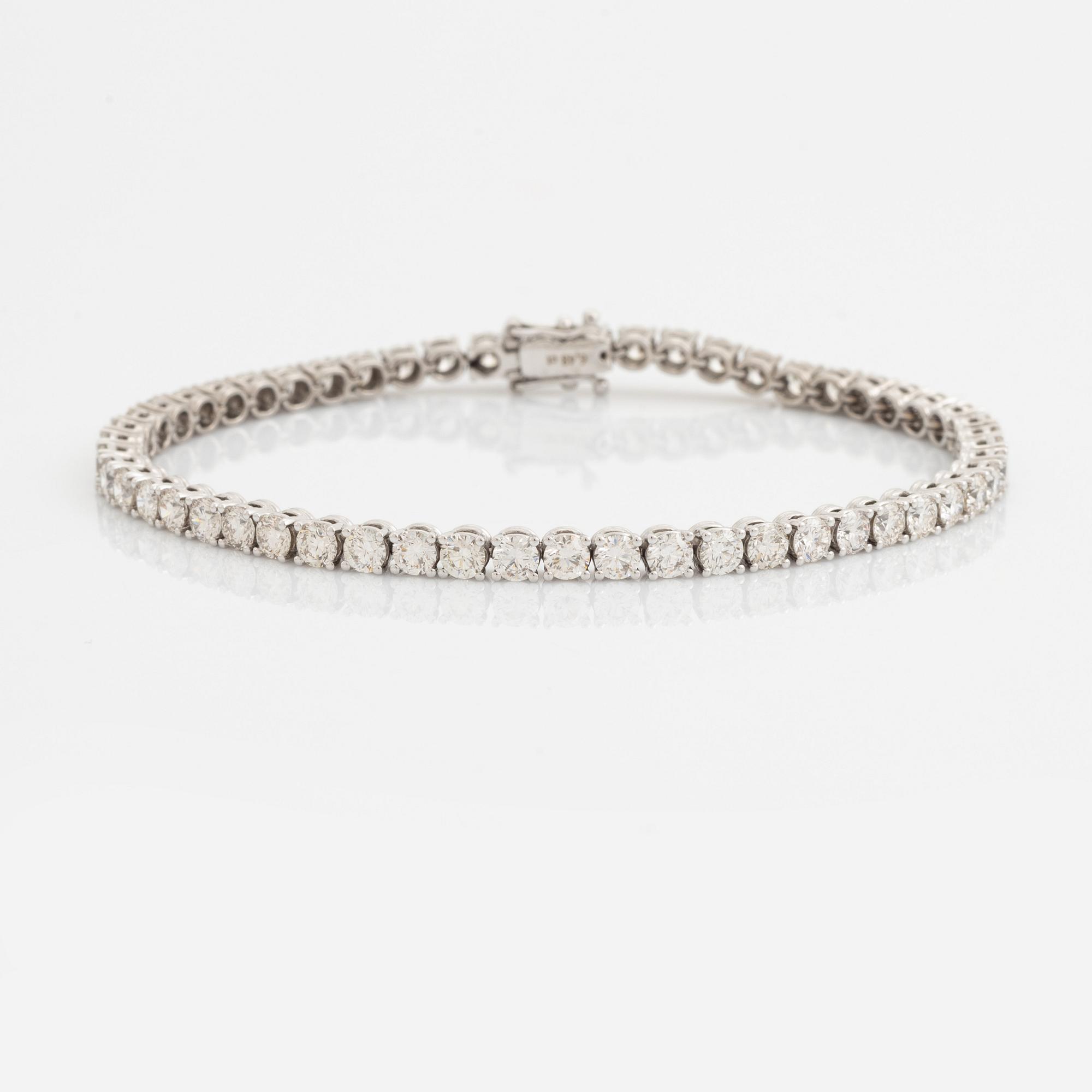 Tennisarmband, med briljantslipade diamanter.