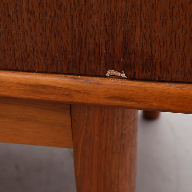 SIDEBOARD, Troeds, Bjärnum, 1900-talets andra hälft.