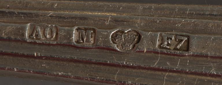 SERVERINGSBESTICK, ett par. Silver, C.G Hallberg 1918. SKEDAR, 12+1. Silver, Anna Östergren 1908-1910. Tot ca 450 gr.