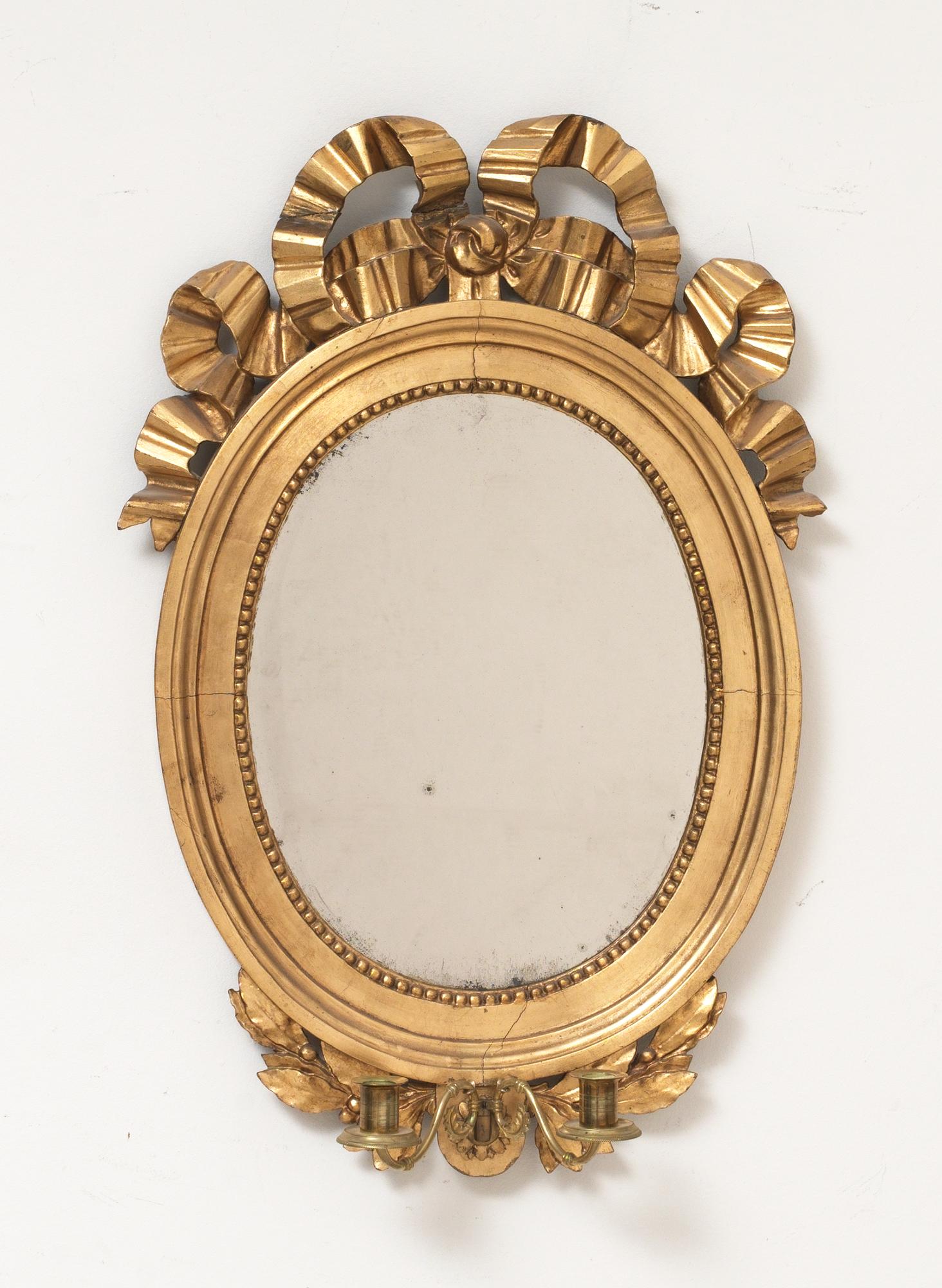 SPEGELLAMPETT, för två ljus. Gustaviansk, 1700/1800-tal.