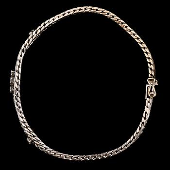 ARMBAND, 18K vitguld, briljantslipade diamanter. Vikt ca 23 g.