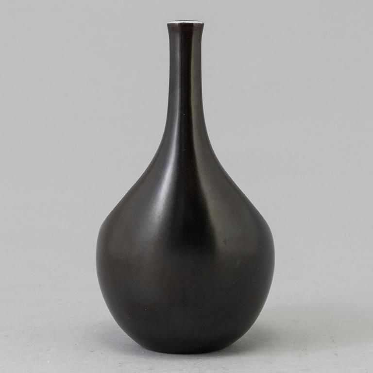 A stoneware bowl by Stig Lindberg for Gustavsberg.