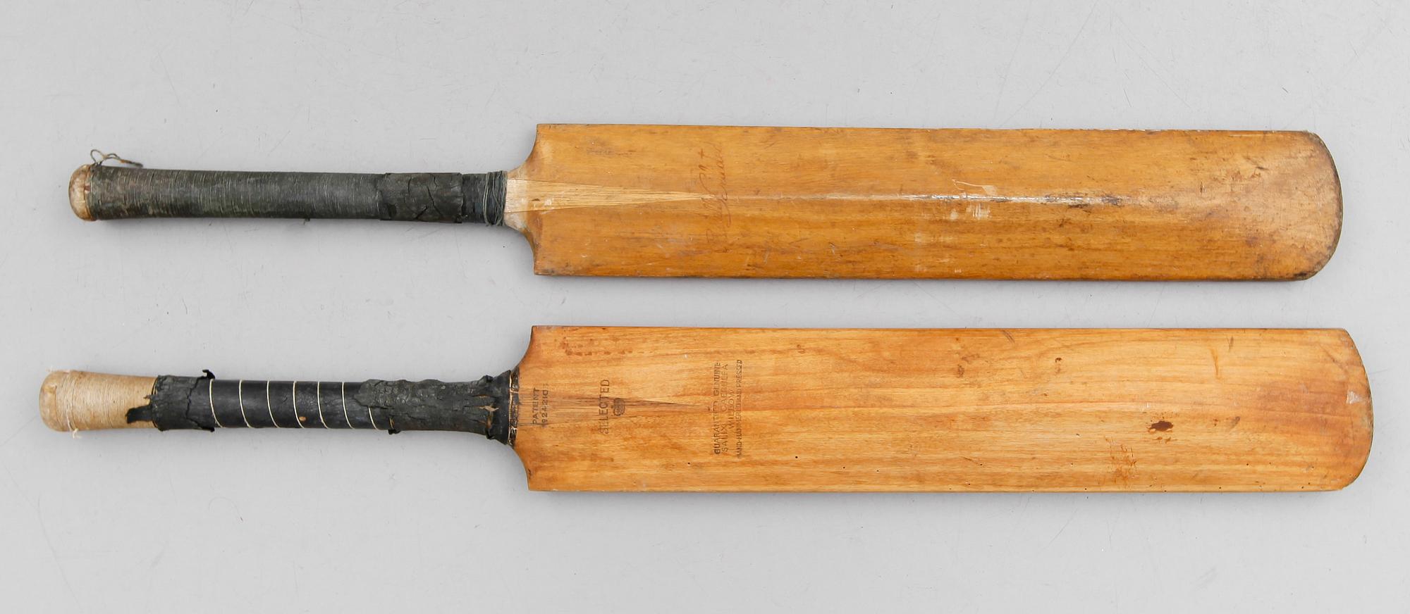 CRICKETBATS, 2 st, trä, County, Momentum, 1900-tal.