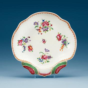 A famille rose leaf shaped dish, Qing dynasty, Qianlong (1736-95).