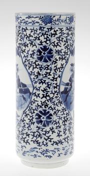 PENSELVAS, porslin, Kina 1800-tal.