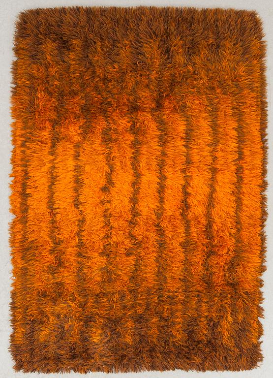 MATTA, maskinvävd rya, "Västanvind". Marianne Richter för Wahlbecks i Linköping. Ur Östergyllen-serien. Ca 190 x 130 cm.