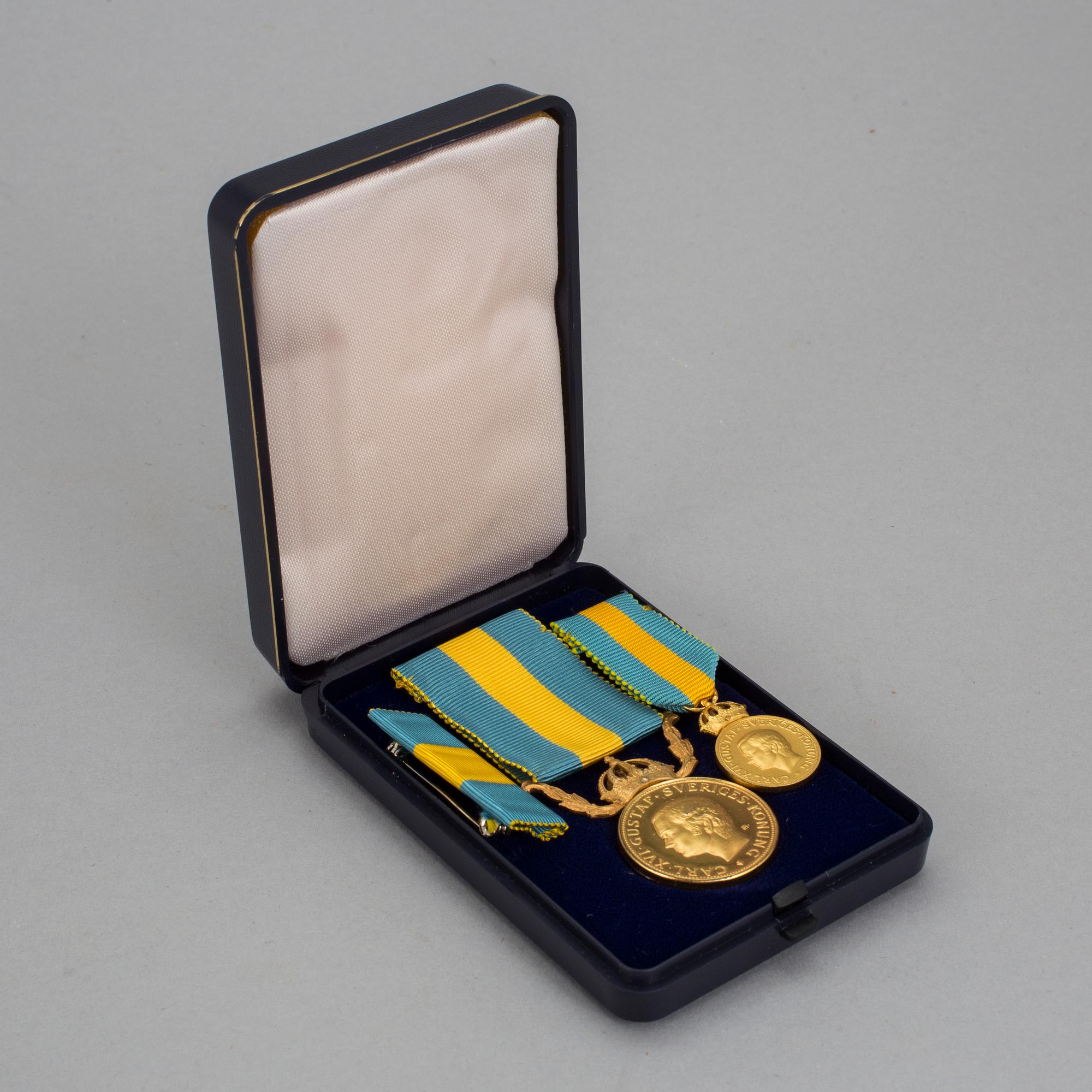 MEDALJ i ETUI, förgyllt silver, Sporrong AB, 1986. Tot. vikt cirka 10 gram.