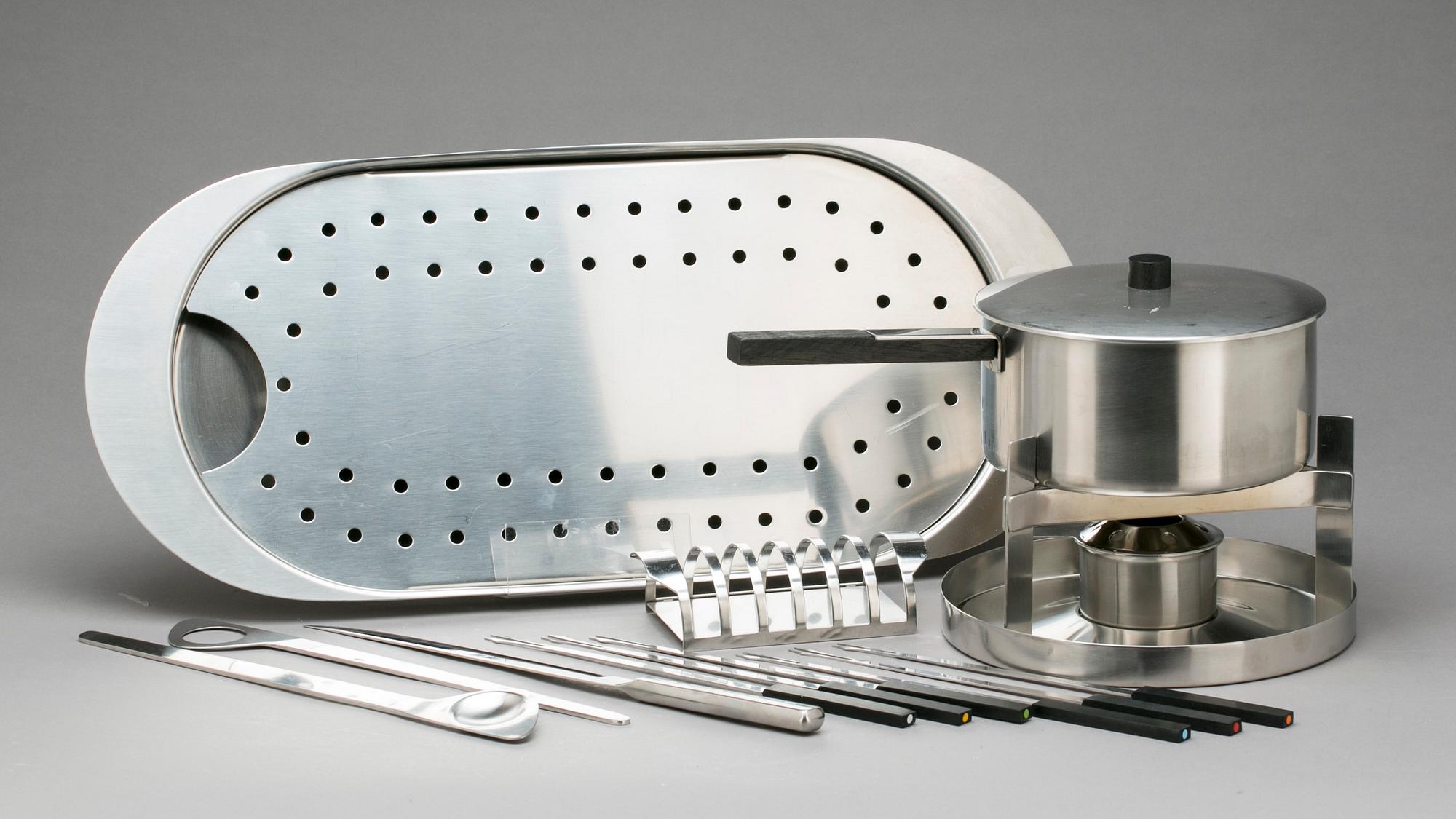 FONDUE och FISKFAT, ca 9 delar. "Cylinda line", Arne Jacobsen för Stelton.