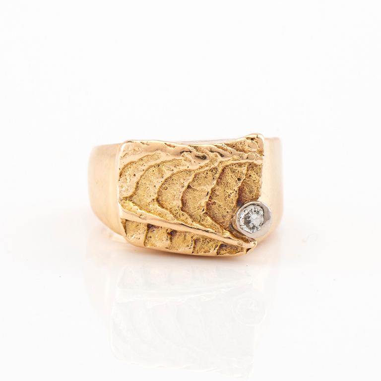 Elon Arenhill, Ring 18K gold with round brilliant-cut diamond, Malmö 1979.