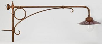Lampa i gjutjärn för utomhusbelysning från 1900-talets första hälft.