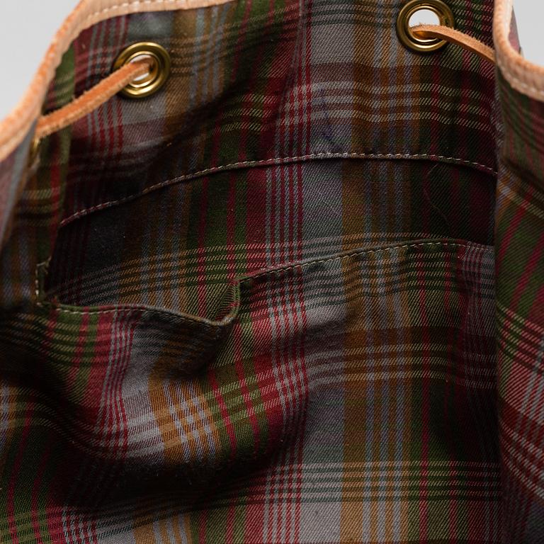 A Mulberry bucket bag.