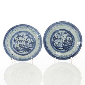 A set of thirteen Chinese blue and white porcelain dishes, Qing dynasty, 19th century.