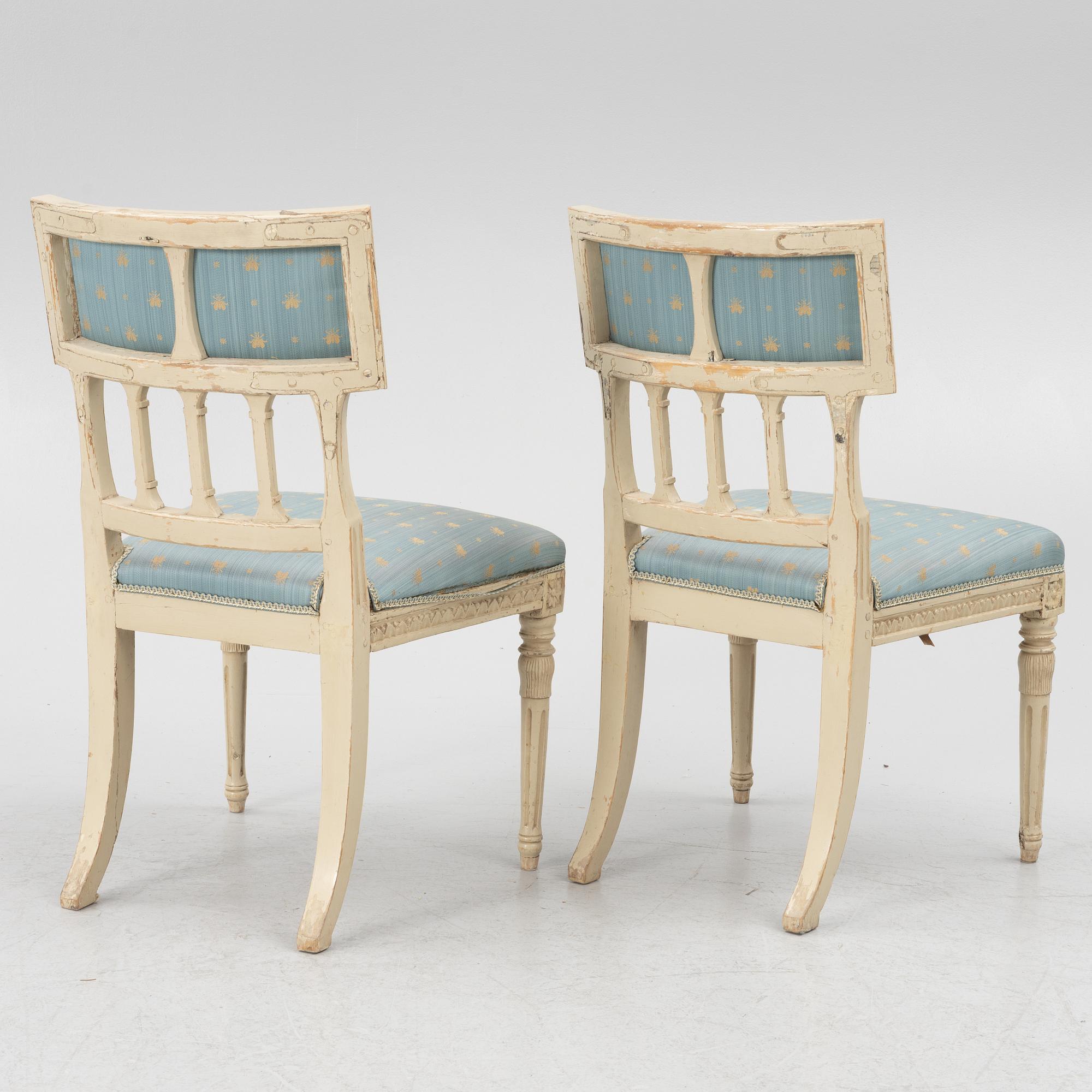 Stolar, ett par, sengustavianska, omkring år 1800.