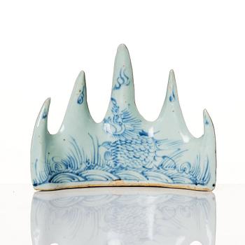 A blue and white Chinese brush stand, Qing dynasty, Kangxi (1662-1722).