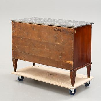 BYRÅ, sengustaviansk, omkring 1800.