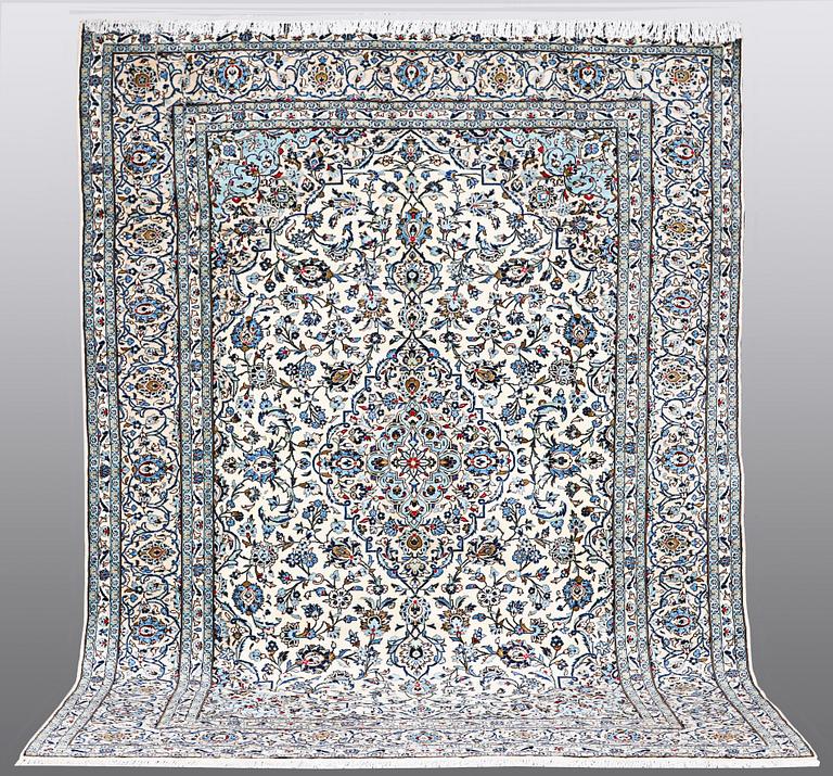 A carpet, Kashan, 397 x 297 cm.