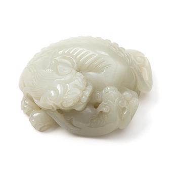 676. A nephrite sculpture of a reclining buddhist lion with its cub, presumably late Qing dynasty.