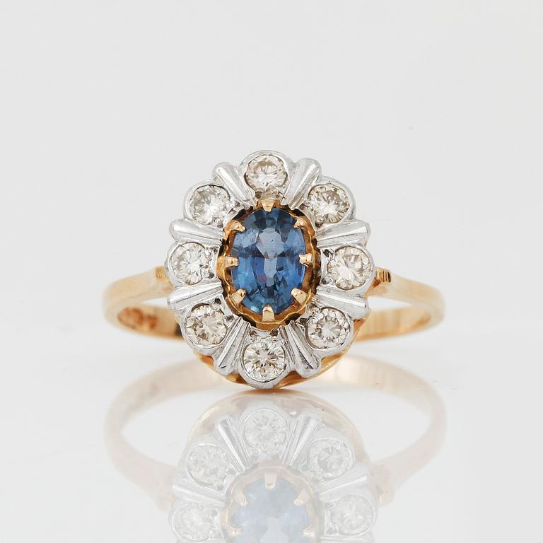 RING, 14K guld med safir ca 6x4 mm och diamanter tot ca 0,4 ct, Finland . Vikt 3, 1 g.