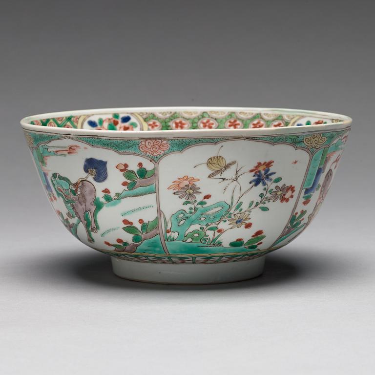 SKÅL, porslin. Qingdynastin, Kangxi (1662-1722).