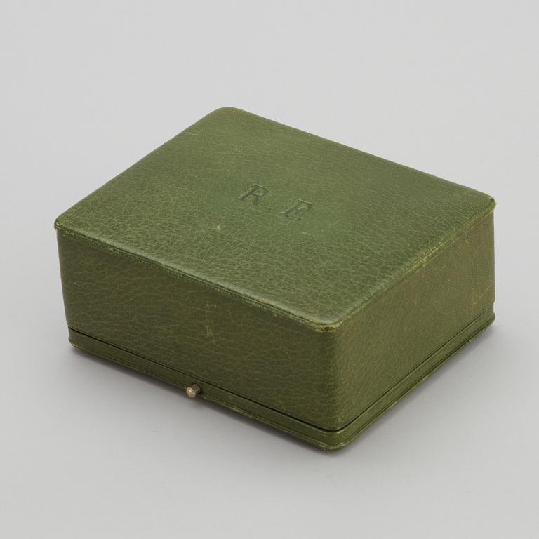 A French early 20th century gold and tortoiseshell box.