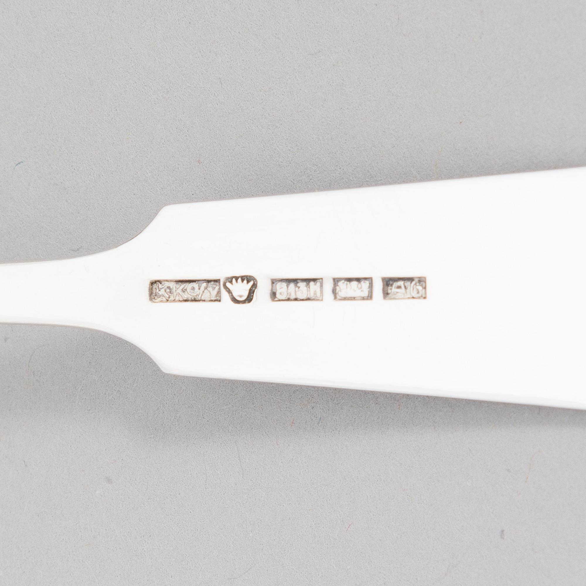 A 42-piece set of silver cutlery with seashell decorated handles, Finnish hallmarks, 1918-1950.