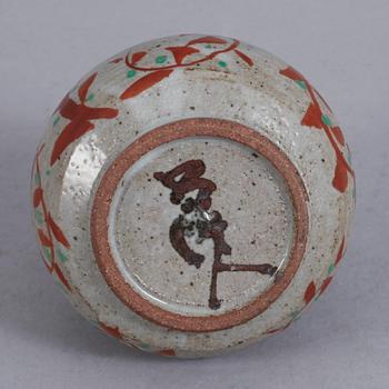 VAS, keramik, troligen Japan, 1900-talets andra hälft, signerad.