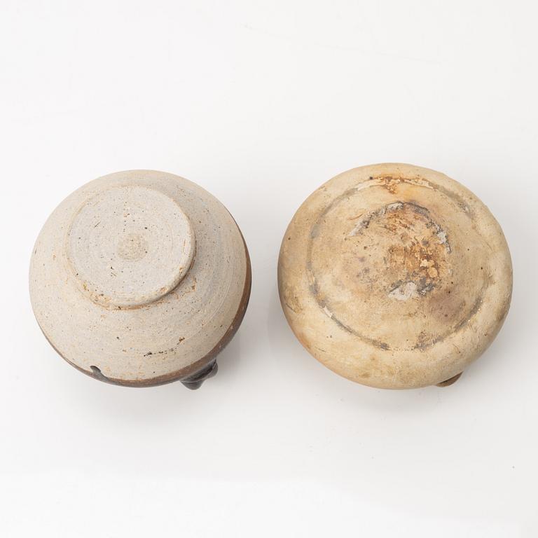 Krukor, två stycken, vaser, två stycken, skål och kanna, Mingdynastin (1368-1644.