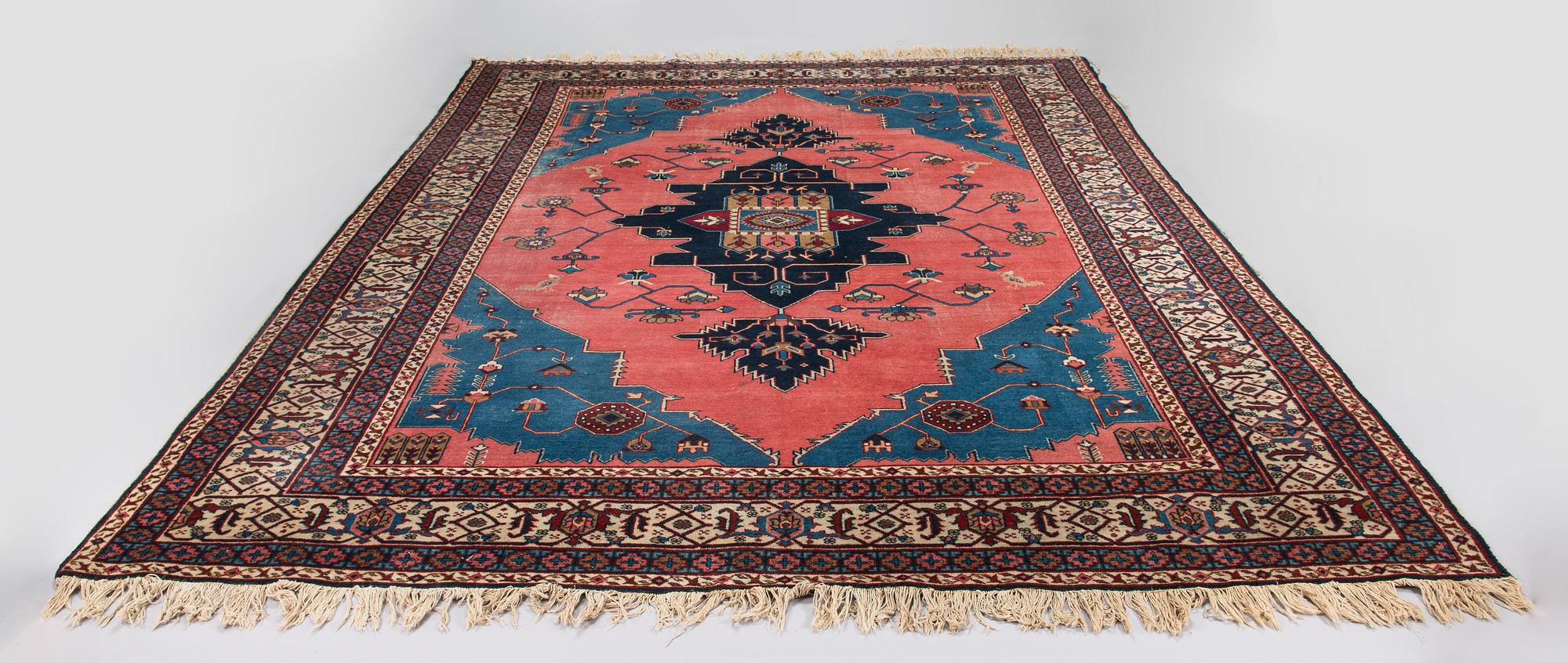 Matta, Ardabil, ca 329 x 243 cm.