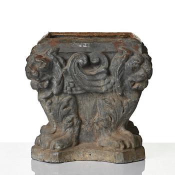 A presumably English lead planter, 19th century.