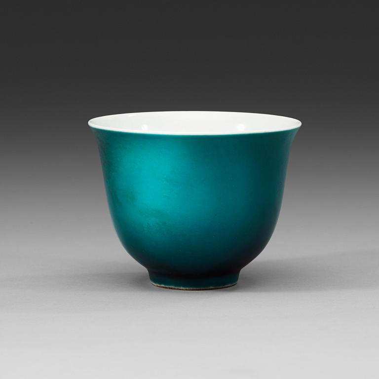 A cup with turquoise glaze, Qing dynasty (1644-1912) mark of Yongle.