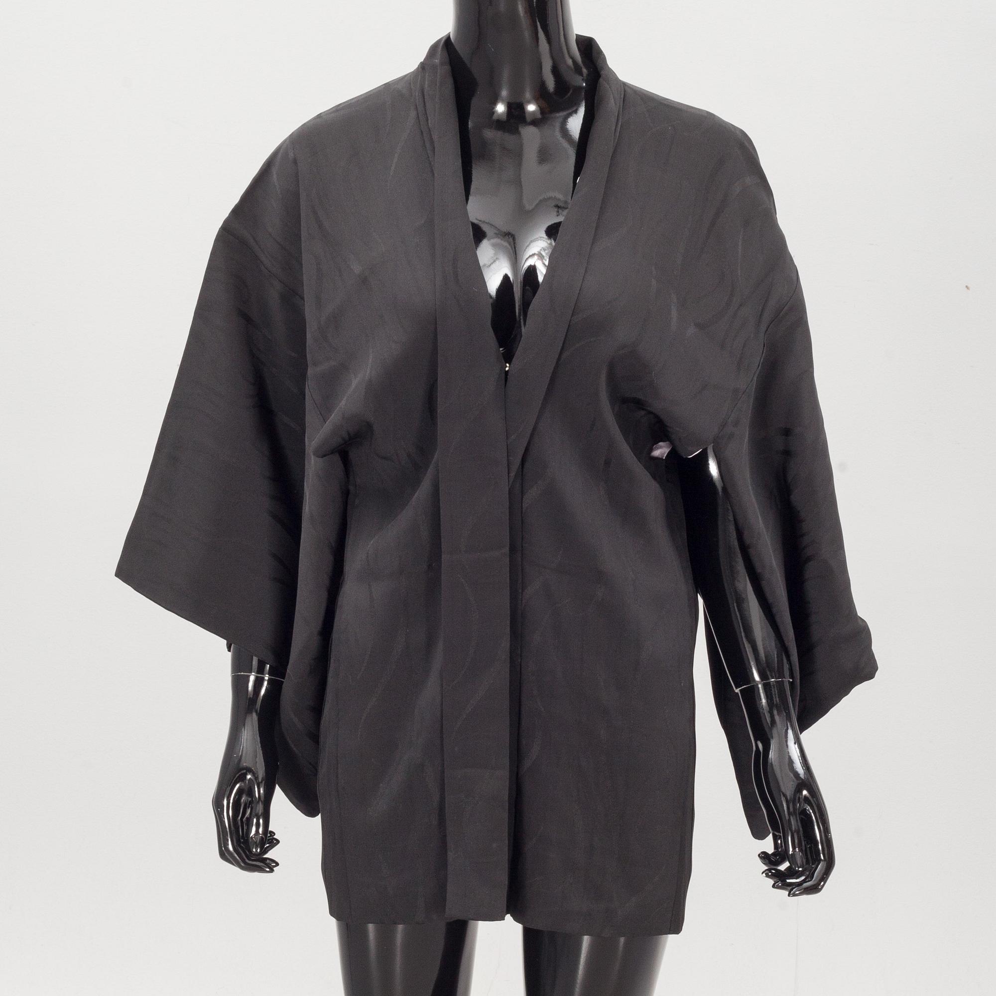 KIMONO, kort modell, siden. Enligt uppgift omkring 1900.